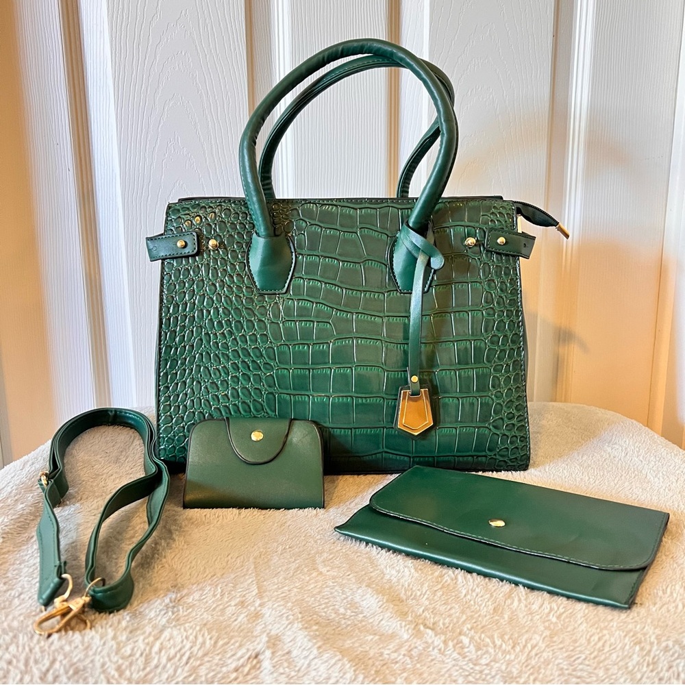 *BRAND NEW* Green Crocodile PU leather hand bag
